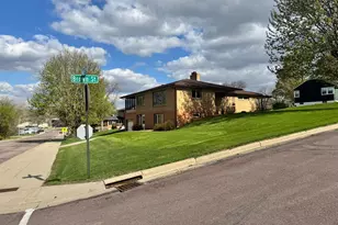 824 Brown St, Jackson, MN 56143 - Photo 2