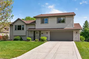 2287 Helmo Ct N, Oakdale, MN 55128 - Photo 2