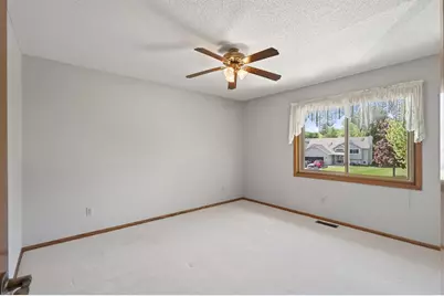 2287 Helmo Court N, Oakdale, MN 55128 - Photo 22