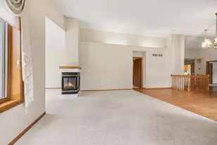 8819 Stonebrooke Ct, Woodbury, MN 55125 - Photo 4