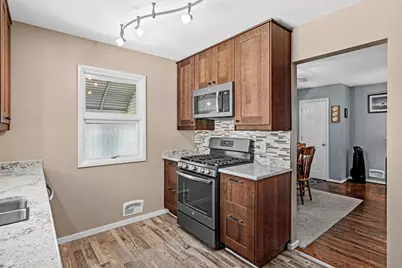 250 Macarthur Street E, South Saint Paul, MN 55075 - Photo 10