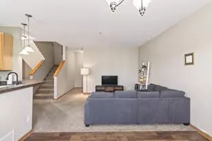 15602 Eagles Nest Wy, Apple Valley, MN 55124 - Photo 4