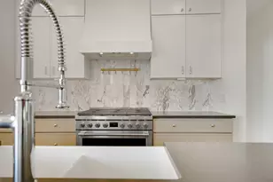 320 Laurel Curve, Golden Valley, MN 55426 - Photo 4