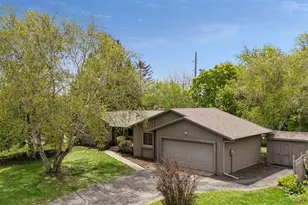 13720 Oakland Dr, Burnsville, MN 55337 - Photo 2