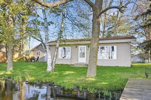 250 Magnor Lake Ct, Clayton, WI 54004 - Photo 2