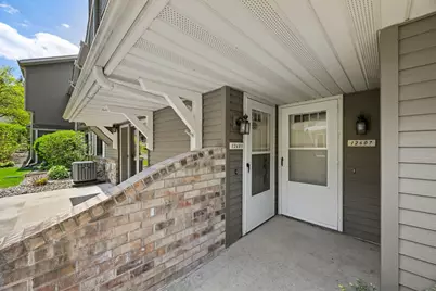 12605 Sherwood Place, Minnetonka, MN 55305 - Photo 2