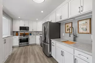 4354 Chowen Ave S, Minneapolis, MN 55410 - Photo 10