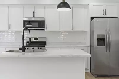 611 3rd Street NW, Austin, MN 55912 - Photo 2