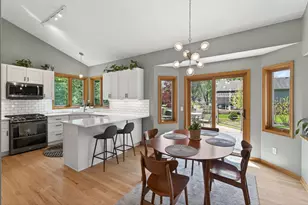 956 Trillium Ct, Eagan, MN 55123 - Photo 10