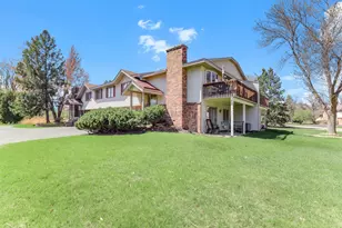 5653 Chatsworth St N, Shoreview, MN 55126 - Photo 2
