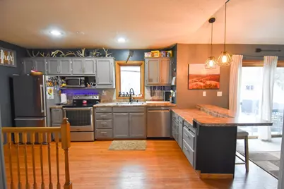 226 Kneale Avenue S, Thief River Falls, MN 56701 - Photo 6