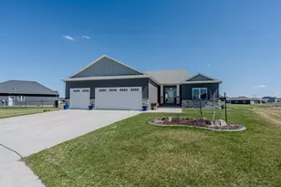 5594 43rd St S, Fargo, ND 58104 - Photo 2