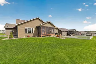 847 Golfview Ave, Zumbrota, MN 55992 - Photo 6