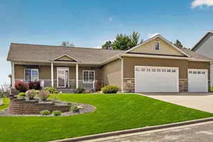847 Golfview Ave, Zumbrota, MN 55992 - Photo 2