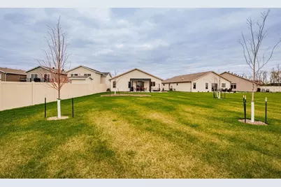 3321 Maple Leaf Loop S, Fargo, ND 58104 - Photo 38