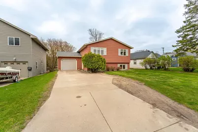 1224 N Marien Street, Fergus Falls, MN 56537 - Photo 2