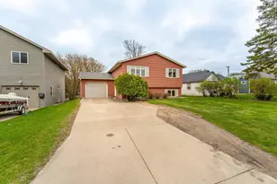 1224 N Marien St, Fergus Falls, MN 56537 - Photo 2