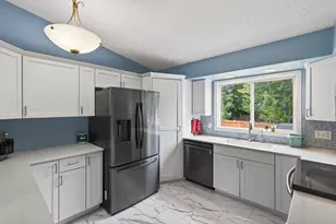 8522 Darnel Rd, Eden Prairie, MN 55347 - Photo 2