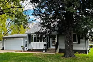 5256 Capitol St NE, Fridley, MN 55421 - Photo 2
