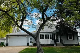 5256 Capitol St NE, Fridley, MN 55421 - Photo 4