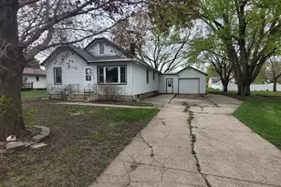 440 E Main St, Madelia, MN 56062 - Photo 2