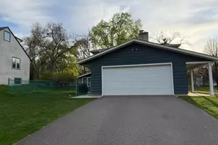 1046 Brooks Ave W, Roseville, MN 55113 - Photo 2