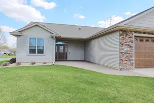 298 Kusilek St, River Falls, WI 54022 - Photo 8