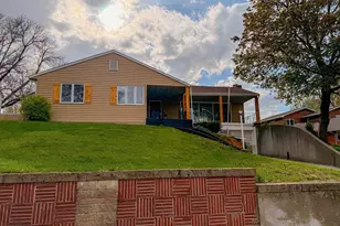 821 Park St, Jackson, MN 56143 - Photo 2