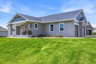 31722 Marshview Ct, Lindstrom, MN 55045 - Photo 1