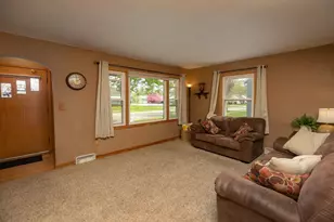 805 12th Ave NE, Rochester, MN 55906 - Photo 4