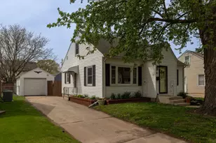 805 12th Ave NE, Rochester, MN 55906 - Photo 2