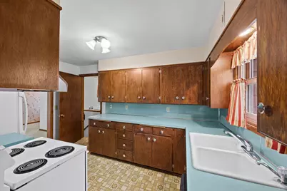 825 Spruce Street NE, Hutchinson, MN 55350 - Photo 16