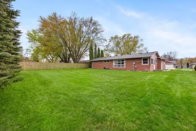 825 Spruce Street NE, Hutchinson, MN 55350 - Photo 2
