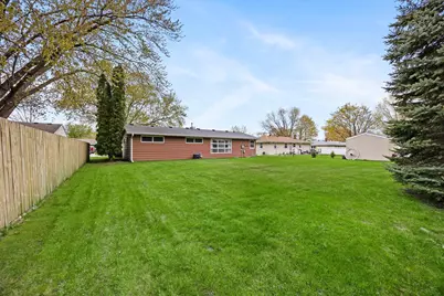825 Spruce Street NE, Hutchinson, MN 55350 - Photo 36