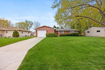 825 Spruce Street NE, Hutchinson, MN 55350 - Photo 46