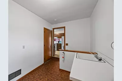 825 Spruce Street NE, Hutchinson, MN 55350 - Photo 28