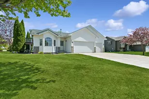 402 13th Ave NE, Buffalo, MN 55313 - Photo 2