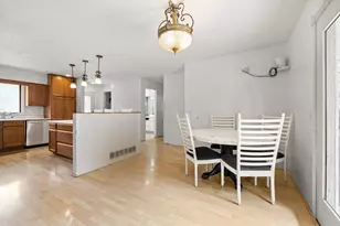 806 Parkway Dr, Saint Paul, MN 55106 - Photo 10