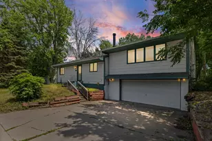 806 Parkway Dr, Saint Paul, MN 55106 - Photo 1