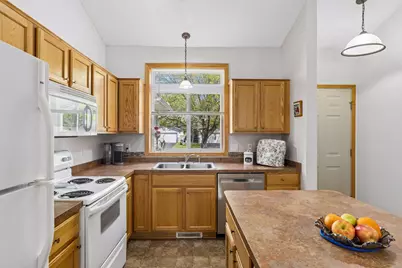 601 35th Street W, Hastings, MN 55033 - Photo 4