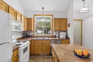 601 35th St W, Hastings, MN 55033 - Photo 4