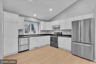 832 Aspen Cir, Little Canada, MN 55109 - Photo 4
