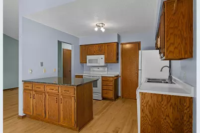 977 Heritage Court E, Vadnais Heights, MN 55127 - Photo 24