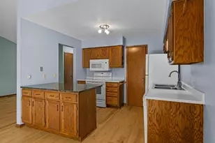 977 Heritage Ct E, Vadnais Heights, MN 55127 - Photo 24