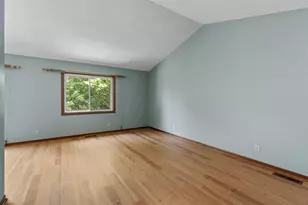 977 Heritage Ct E, Vadnais Heights, MN 55127 - Photo 4