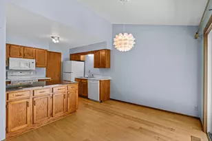 977 Heritage Ct E, Vadnais Heights, MN 55127 - Photo 16
