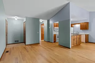 977 Heritage Ct E, Vadnais Heights, MN 55127 - Photo 14