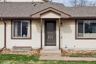 6690 Gretchen Ct N, Oakdale, MN 55128 - Photo 6