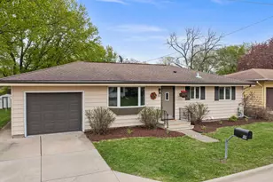 302 5th Ave NW, Dodge Center, MN 55927 - Photo 4
