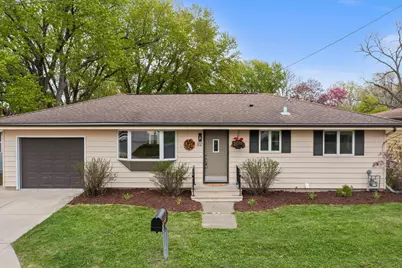 302 5th Avenue NW, Dodge Center, MN 55927 - Photo 2